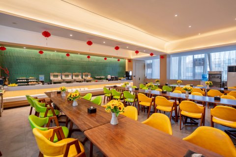 方圆酒店(内乡时代广场万德隆购物中心店)