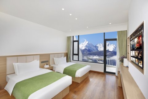 明珠拉卡雪山观景酒店(飞来寺梅里雪山景区店)