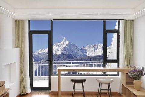 明珠拉卡雪山观景酒店(飞来寺梅里雪山景区店)