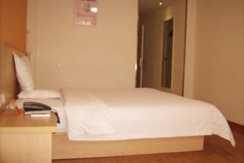 7天连锁酒店(驻马店火车站店)