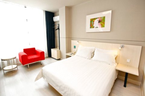 锦江之星酒店(青岛台东步行街小村庄地铁站店)