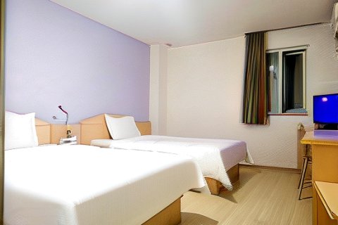 7天酒店(深圳科技园地铁站万象天地店)