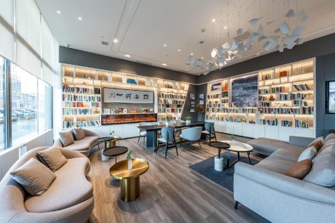 阿勒泰万驰广场迎宾路亚朵酒店