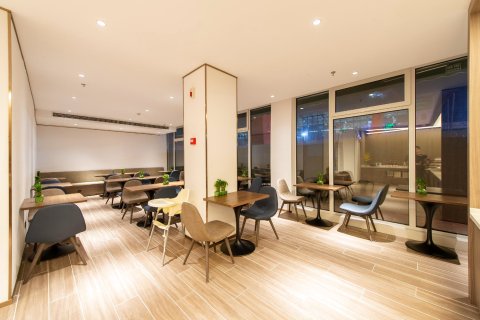 汉庭酒店(大连火车站轻轨站店)