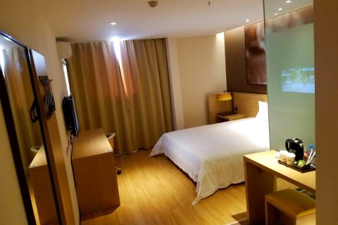 IU酒店(昆明西山万达广场火车站店)