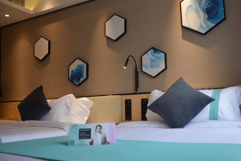 希岸·轻雅酒店(贵阳花溪公园学士路地铁站店)