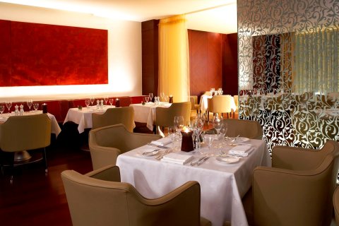 北京丽思卡尔顿酒店(华贸中心)