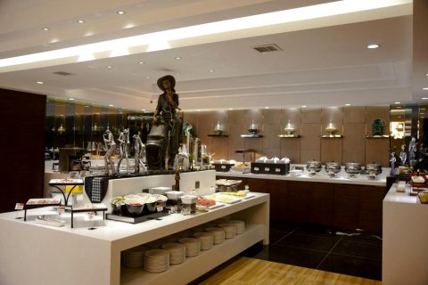 武汉光谷广场杨家湾地铁站怡程酒店