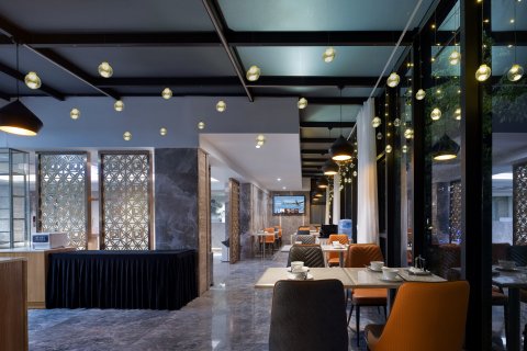 江门花沐禧酒店(新会冈中大道世纪广场店)