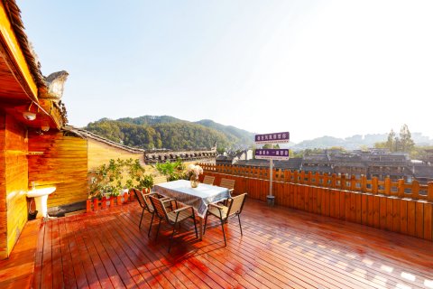 凤凰旅途临江客栈