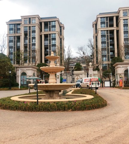 七彩云南古滇名城湖光里秘境雅居公寓(环湖东路2号分店)