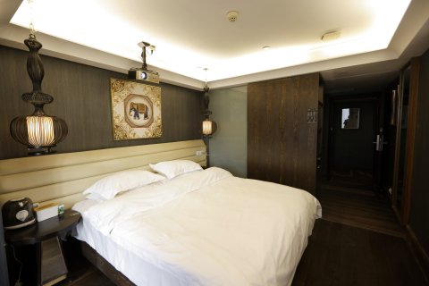 锦州阳光假日酒店(中央大街凌河夜市店)