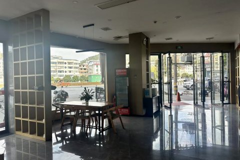艺龙瑞云酒店(咸宁通山月亮湾夜市城店)