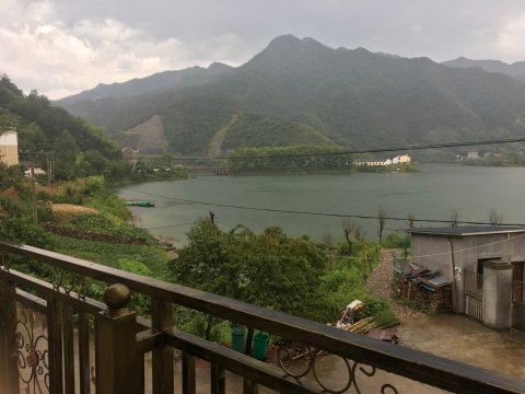 陈盼军特色民宿(金富线分店)