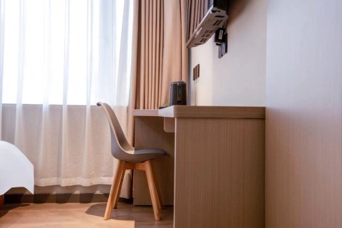 华驿精选酒店(定州第三中学店)