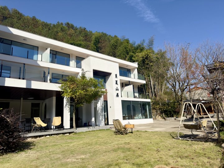 天堂寨月夏山居庭院民宿