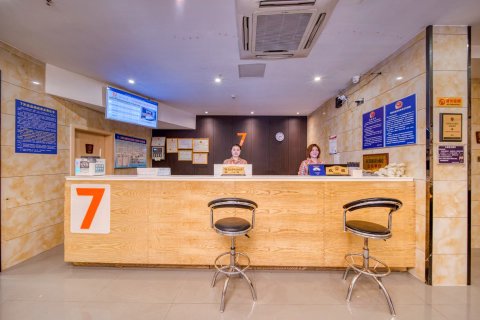 杰雨大酒店(正安客运站店)