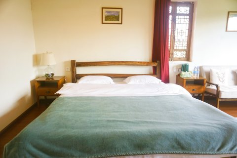 登巴雪山国际青年客栈