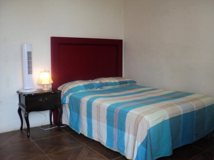 德尔巴里奥青年旅舍(Hostal Del Barrio)