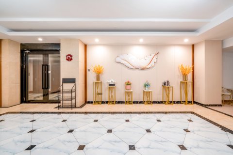 亨利商务酒店(东莞西平地铁站店)