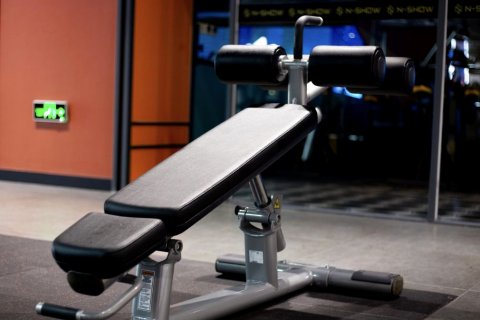 亨利商务酒店(东莞西平地铁站店)