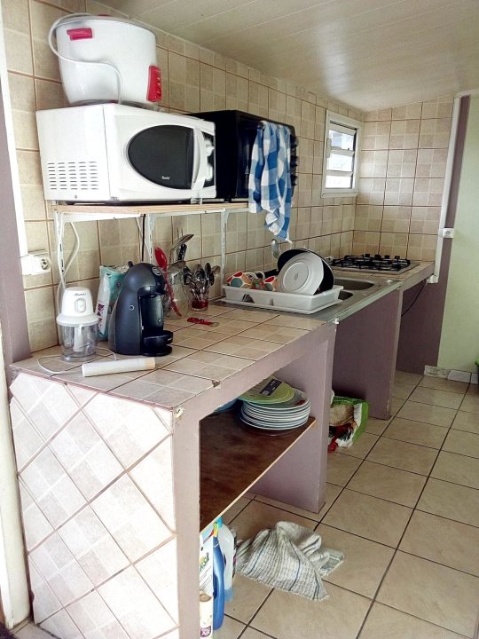 圣吉尔莱班 2 居私人度假屋 - 附专属花园及无线上网 - 近海滩(House with 2 Bedrooms in Saint Gilles les Bains, with Enclosed Garden and Wifi Near the Beach)