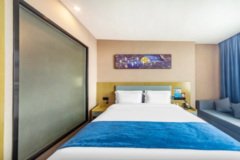 越家酒店(信丰火车站民政局店)