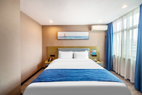 越家酒店(信丰火车站民政局店)