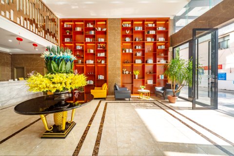 越家酒店(信丰火车站民政局店)