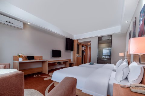 雅客大酒店(龙潭国家湿地公园金山银山人民广场)