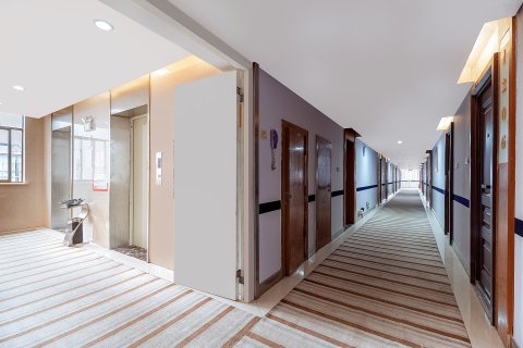 雅客大酒店(龙潭国家湿地公园金山银山人民广场)