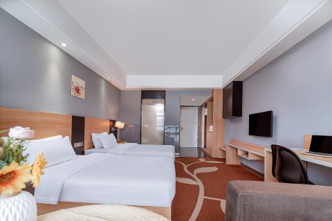 雅客大酒店(龙潭国家湿地公园金山银山人民广场)