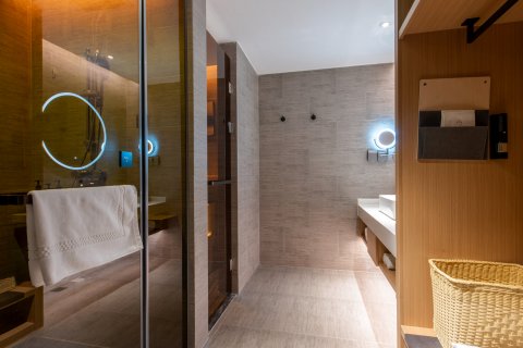 深圳罗湖口岸万象城亚朵酒店