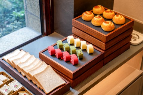 忆泊城市酒店(临平银泰百货邱山大街店)