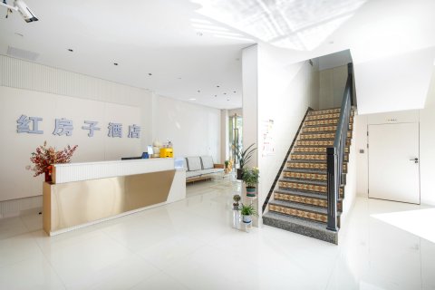 红房子酒店(凤凰湖公园店)