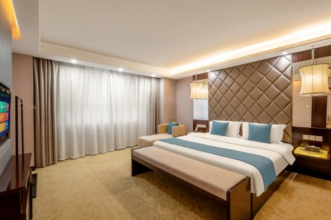 阿克苏浦东假日酒店(阿克苏火车站凤泉河公园店)