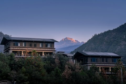 德钦松赞茨中酒店