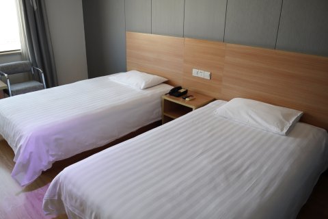 鑫伦酒店(阜阳火车站店)