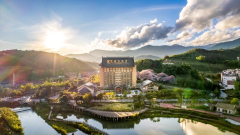 辰鑫大酒店(临沧沧源葫芦小镇店)