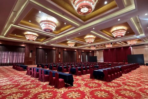 句容余坤墨尔顿大酒店