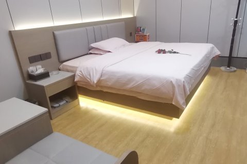 华隆商务宾馆(阿拉尔威尼斯商业街店)