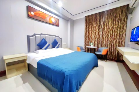 长兴楼宾馆(罗定人民广场大润发店)