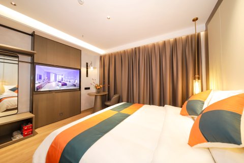 Xhotel青绵智慧酒店(进贤高铁站天虹商场店)