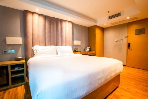 悦季酒店(广州高铁南站洛溪地铁站店)