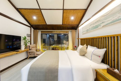 悠悠水畔•高端江景民宿(凤凰古城景区南华门店)