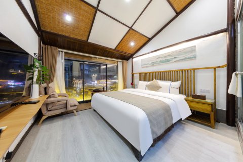 悠悠水畔•高端江景民宿(凤凰古城景区南华门店)