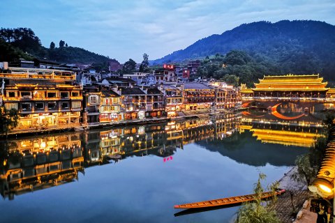 凤凰山水莲心精品度假酒店(凤凰古城雲桥店)