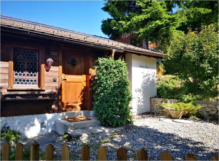 Chalet with Panoramic Views of the Mountains of the Oberland and Lake Thun(Chalet with Panoramic Views of the Mountains of the Oberland and Lake Thun)