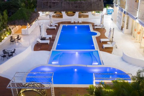 木筑泳池精选度假酒店(三亚湾凤凰国际机场店)