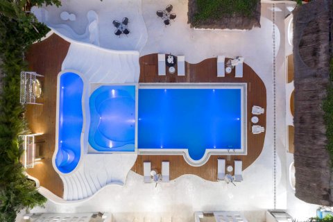 木筑泳池精选度假酒店(三亚湾凤凰国际机场店)